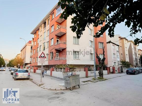 Toprak Emlaktan Bahçelievlerde Full Eşyalı Asansörlü Kiralık2+1 1