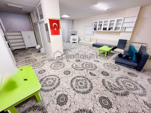 Mehmet Akif'te 170m Depolu Giriş Dükkan 2
