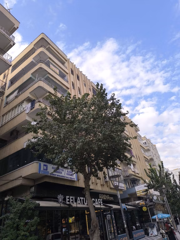 Bahçelieevlerde En Üstün Bir Altı Doğal Gazlı Ve Asansörlü Geniş Ve Ferah Temiz Kiralık Daire 1