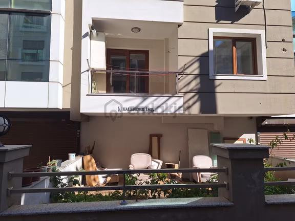 Dedebaşında Balkonlu, Geniş, Kapalı Mutfak 1+1 Daire 2