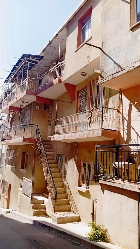Bozyaka Sarıyer Mahallesi 4 Katlı 2+1 Satılık Bina 1