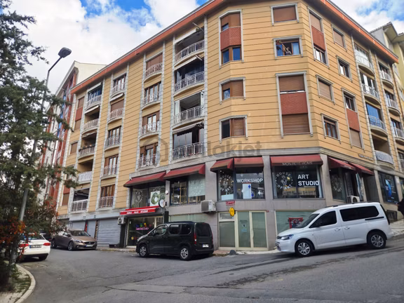 Göktürk Geniş Vitrinli 11 Yıllık Prestijli 165m2 Kiralık Dükkan 1