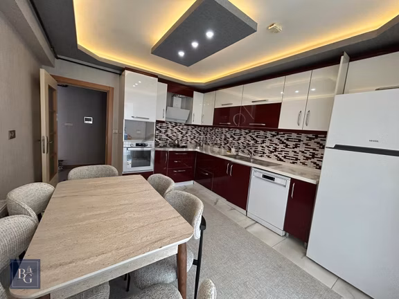 Cadde Üzeri Sitede Asansörlü Çift Banyolu Ultra Yapılı 160m² 3+1 1