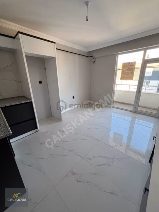 Güneşli Mah. Site İçerisinde Kiralık Eşyasız 1+1 Daire 1