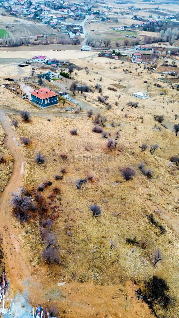 Bahçesaray'da Satılık 1104 M2 Müstakil Bağ Tapulamalı Yer 1