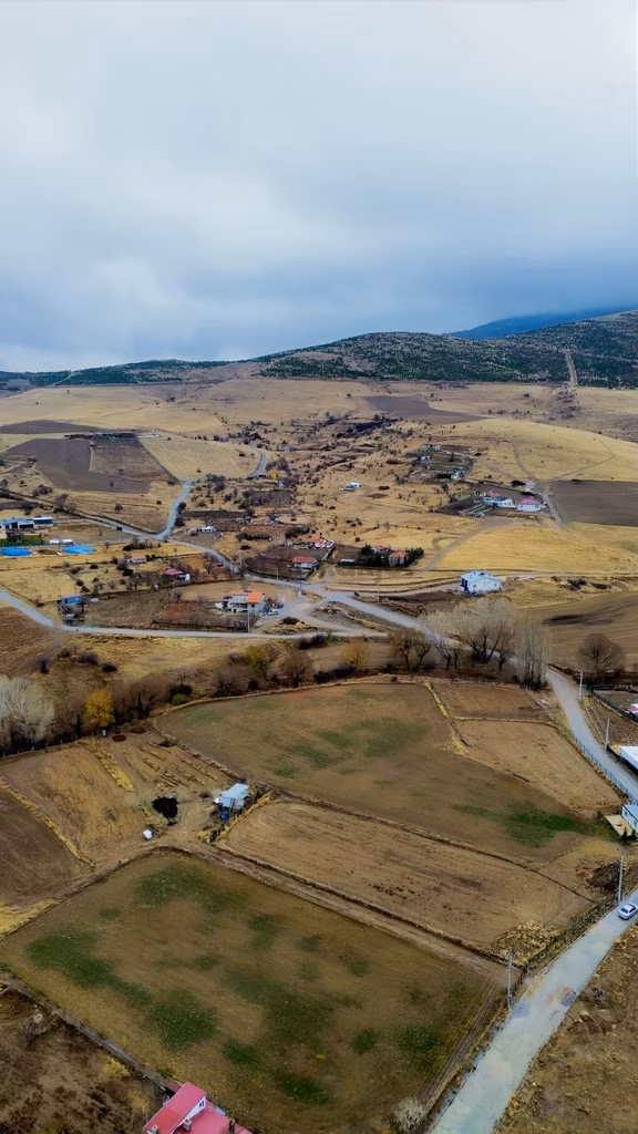 Bahçesaray'da Satılık 1104 M2 Müstakil Bağ Tapulamalı Yer 2