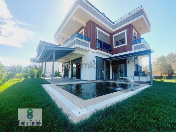Denizden Gürede Havuzlu Tam Müstakil Satılık 6+1 Tripleks Villa. 1