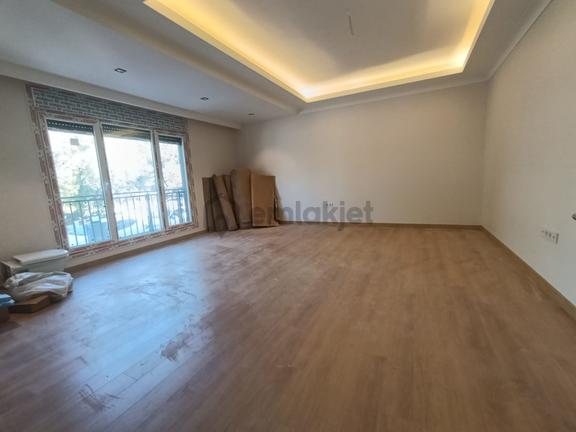Bahçelievler'de Metro Yakını, Sıfır 3+1 Kiralık Daire (125m²) 2