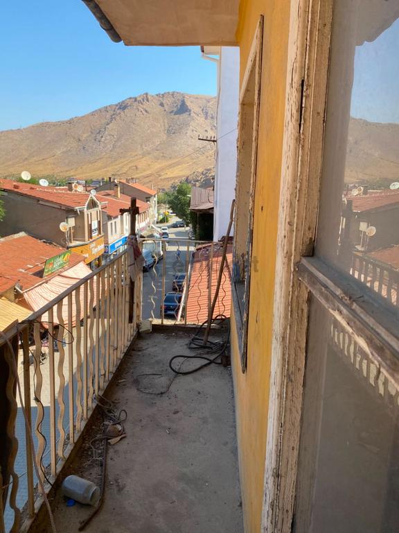 Divriği Çarşı Merkezinde Pansiyon Ve İmalathaneye Uygun 2 Katlı Kiralık Mülk 1