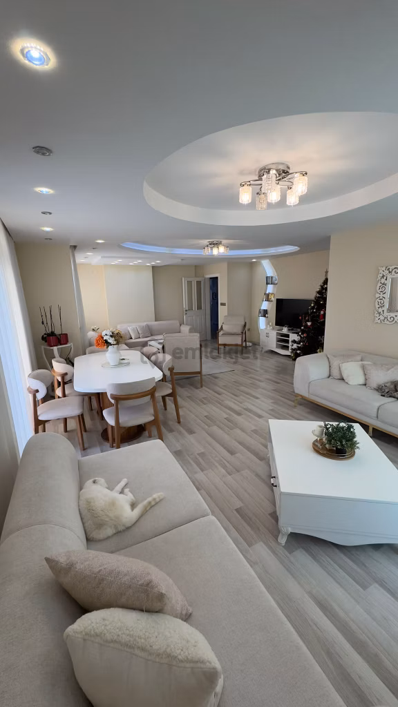 3+1barajyolu 15-14katı Blv Üzeri 11-15yaş Hasarsız 2banyo 210m2 Dgaz Kap.mutfak A.k Otopark Full+ful 2