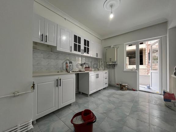 Vadi'den Kafkaslarda Yapılı Okula Bir Sokak Kiralık 3+1 1