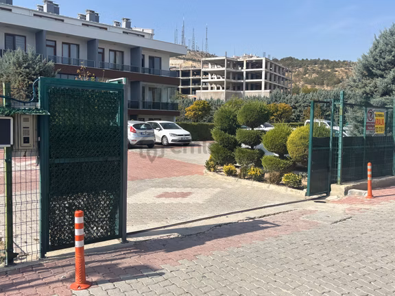 Meram Tıp Yakınında Huzur Kent Sitesinde Arakat1+0 Satılık Daire 2