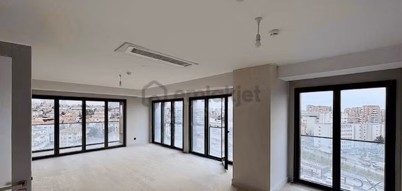 Koşuyolu'nun En Prestijli Projesinde,şehrin Kalbinde Kiralık 3+1 2