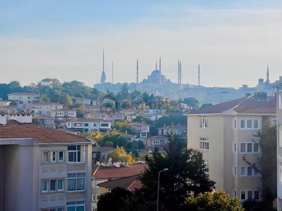Remax Anı 'dan Çengelköy Ata 2 Sitesi 'nde Kiralık 2+1 Daire 1