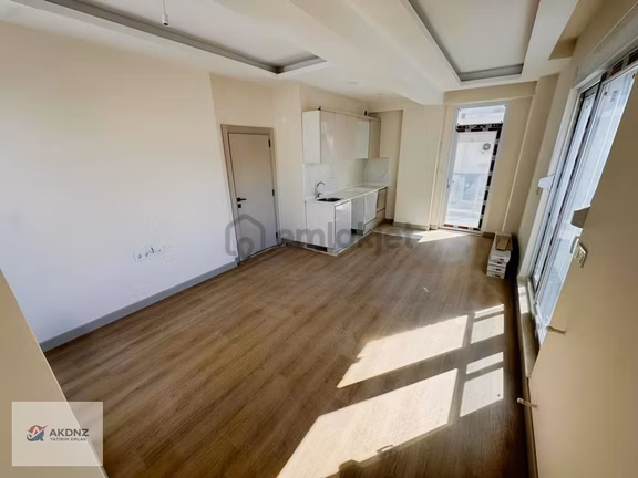 100.yıl Cad Komşu Denize Yürüme Mesafesinde Ara Kat Güney Cephe 2