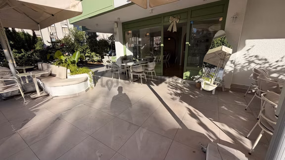 Lara Yeşilbahçede Savaş Caddesinde Devreen Kafe,pastahane 2