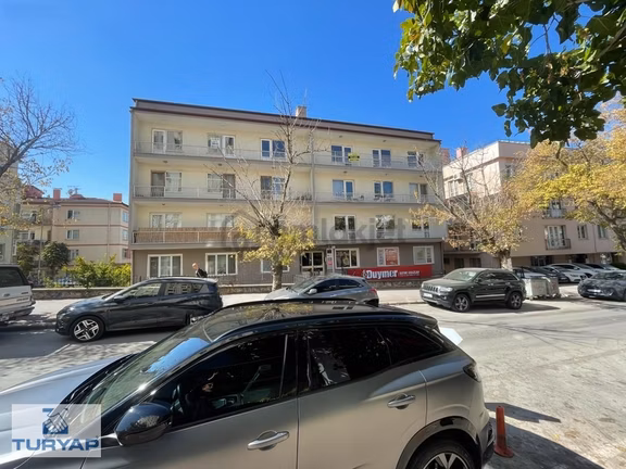 Çankaya Büklüm Sokak'ta Lokman Hekim Yakını 3+1 Kiralık Daire 1