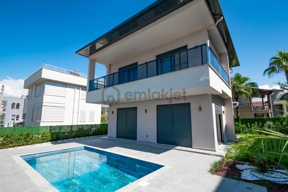 Alanya Konaklı Satılık Luks Tripleks Villa 1