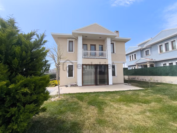 Selimpaşada Site İçinde 2 Katlı Satılık Müstakil Villa 2