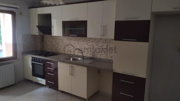 Maltepe Altayçeşme'de Geniş Balkonlu Kiralık 3+1 Daire 1