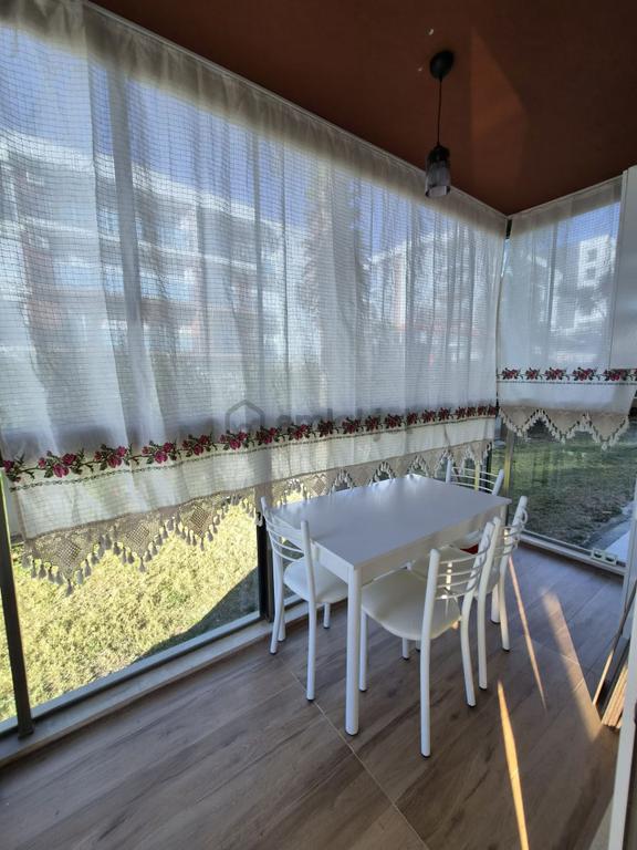 Kuşadası Site İçerisinde Havuz Manzaralı Lüks Eşyalı 1+1 Kiralık Daire 2
