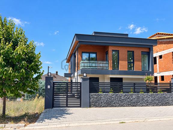 Kadıköy'de Deniz Manzaralı, Özel Havuzlu Satılık Müstakil Villa 2