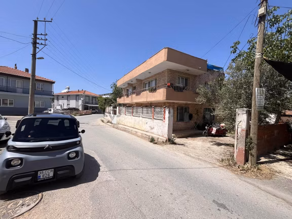Berk Emlak'tan Menderes Görece Merkezde Satılık 3 Adet Ev 1