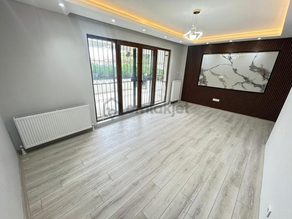 Taner'den Dikmen Sokullu Caddesinde 2+1 Süper Lüks Geniş Balkonlu Bahçe Katı 1