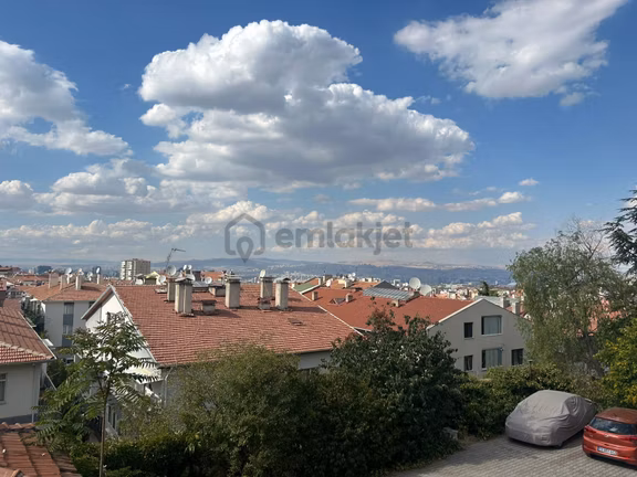 Taner'den Dikmen Sokullu Cad'de 3+1 Arakat Balkonlu Önü Açık Manzaralı 1