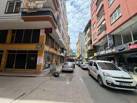 Tur/max'tan Sevgi Caddesinde Çift Cepheli Köşe Dükkan 2