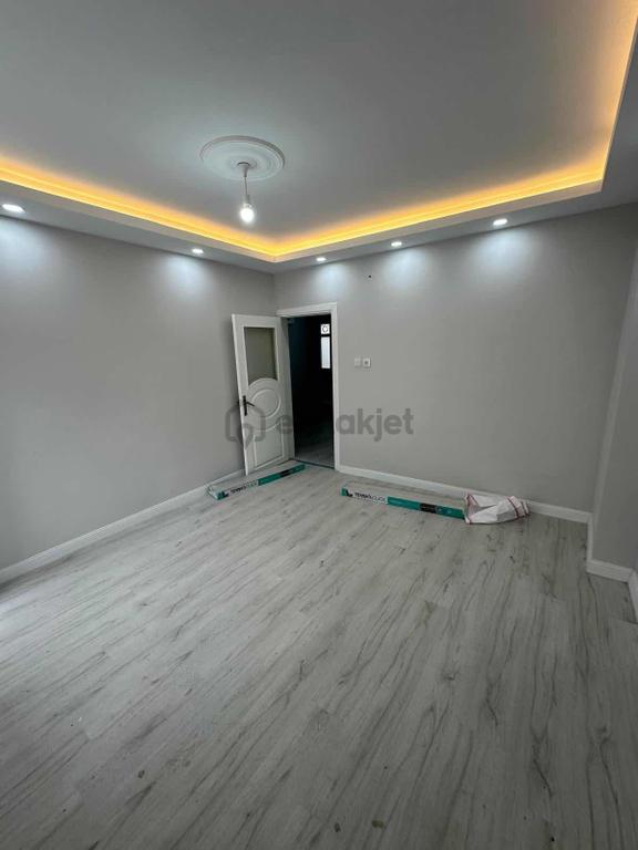 Halkalı Metroya Yakın 2+1 Arakat Satılık Daire 1