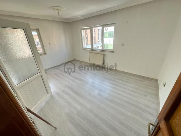 Topraklık Mahallesinde 3+1 Arakat Balkonlu Kiralık Daire 2