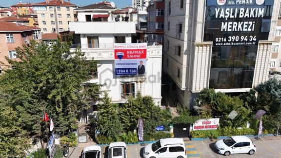 Pendik Kaynarca'da Deniz Manzaralı Yük Asansörlü Ticari Bina 1