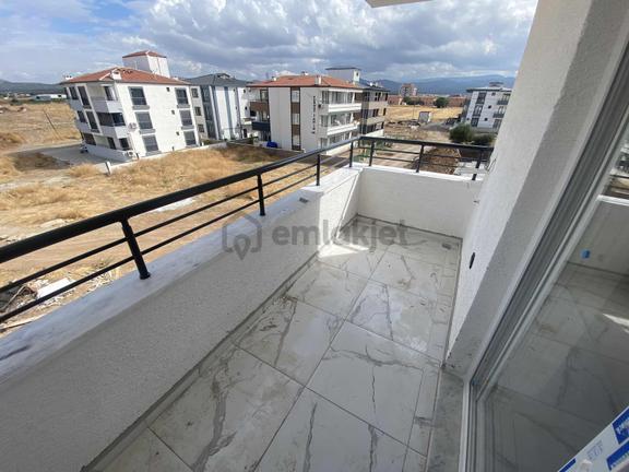 Ön Cephe Ferah Aydınlık Merkezi Konumda Asansörlü 1+1 Daire 1