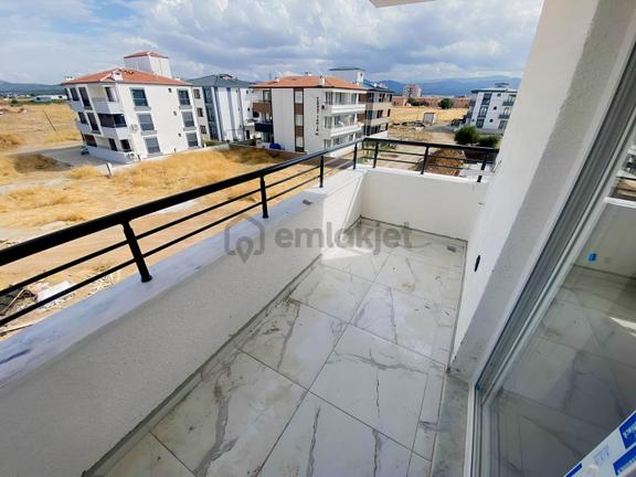 Ön Cephe Ferah Aydınlık Merkezi Konumda Asansörlü 1+1 Daire 1