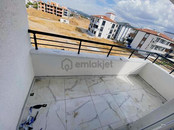 Ön Cephe Ferah Aydınlık Merkezi Konumda Asansörlü 1+1 Daire 1