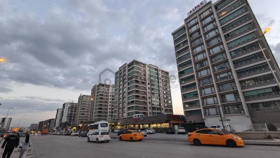 Havuzlu Sitede Çok Lüks Kullanışlı Satılık Geniş 3+1 Daire 2