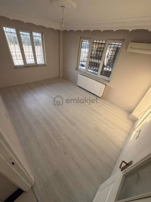 Sultançiftliği Mahallesi 2+1 Kiralık Yüksek Giriş Daire. 1
