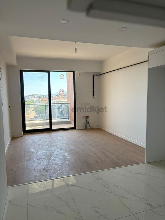 Yeniköy Rengi Antalya Greenlife Sitesi'nde 1+1 Kiralik Daire 1