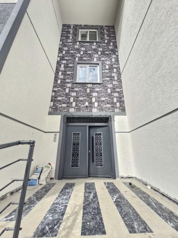 Huzur^dan Satılık 2+1 Daire (90m², Ara Kat, Ön Cephe) 2