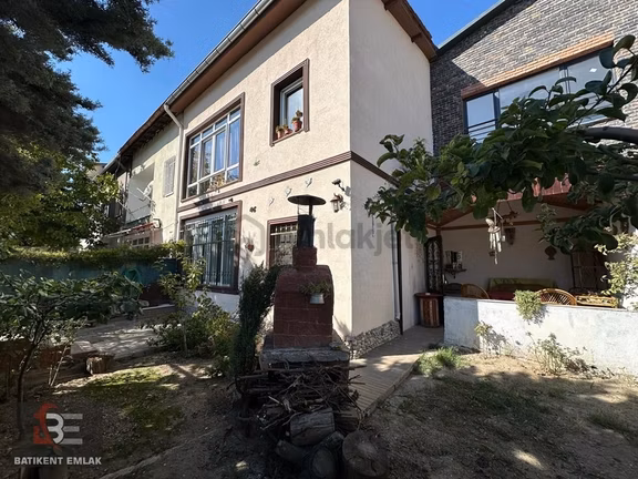 Batıkent Emlak'tan Merkezi Yer Yola Cephe Köşe 3+1 Full Yapılı 1