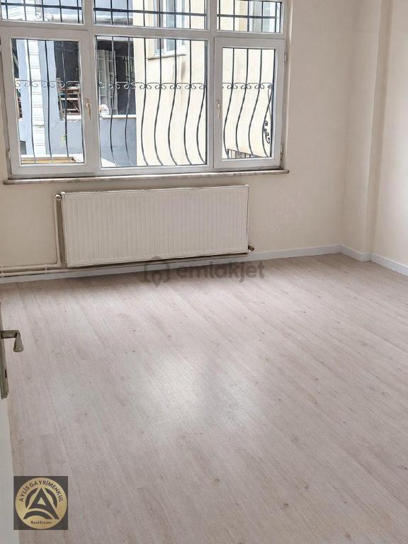 Tarabya Üstü Cadde Üzerinde | İçi Yenilenmiş 2+1 Kiralık Daire 2