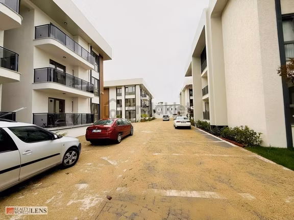 Serdivan Yazlık'ta Site İçinde Geniş Sıfır 2+1 Asansörlü Daire 2