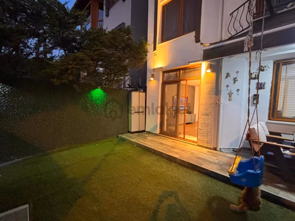 Pendik Yenişehir Bahçeli Teraslı Özel Yapım Kiralık 6+1 Villa 1