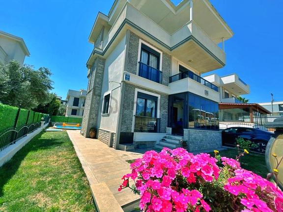 Uytundan Gömeç Karağaçta Denize 250 Metre Havuzlu Lüks 3+1 Villa 1