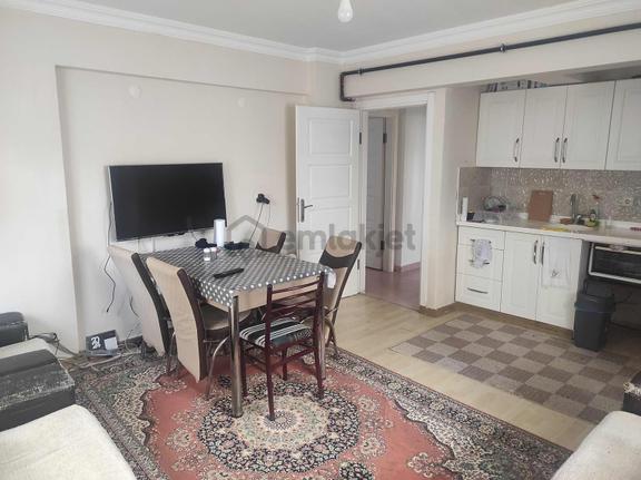 Esenevler De Eşyalı 2+1 2