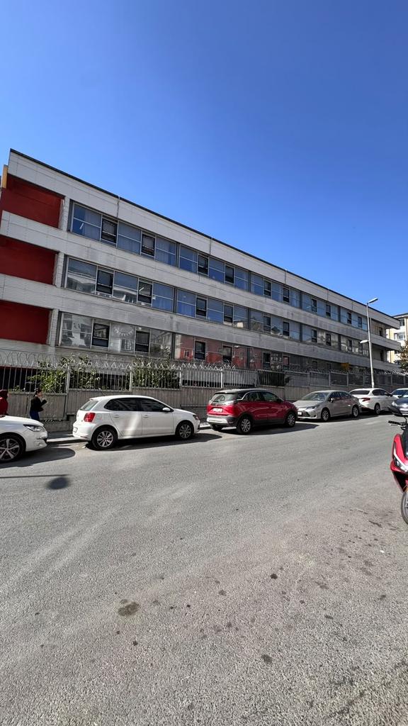 Rıfat Ilgaz Okuluna Komşu Cadde Üzeri 3+1 Geniş M2 Kiralık Daire 2