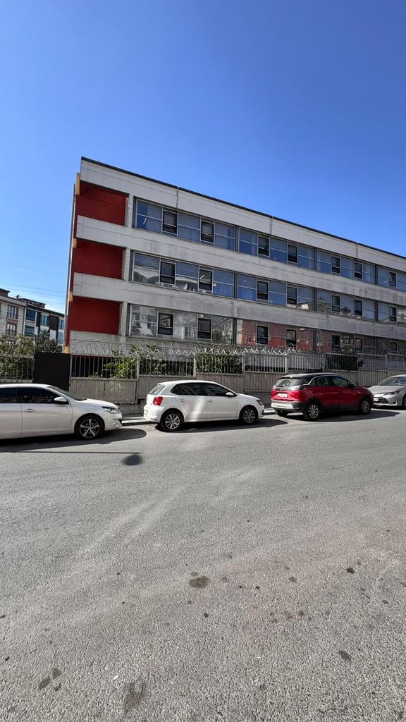 Rıfat Ilgaz Okuluna Komşu Cadde Üzeri 3+1 Geniş M2 Kiralık Daire 1