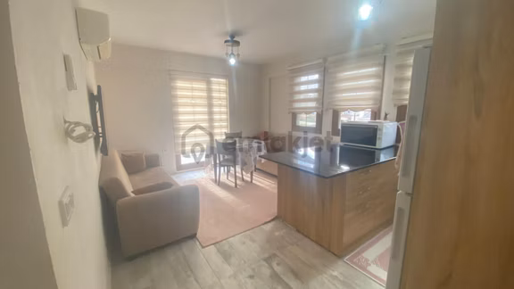 Stop’tan Yerguzlar Caddesin’de Eşyalı Kiralık 1+1 Ara Kat Daire 2