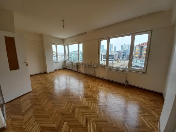 Mecidiyeköyde Avrupa Konutlarına Komşu 2+1 Kiralık Ofis 1
